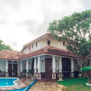  Pensión Olideb Gedara Sri Lanka