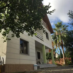  Hostal Grande House Albania