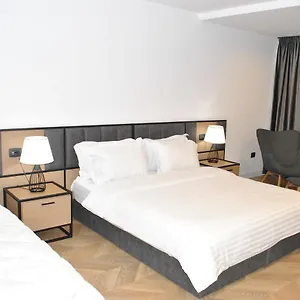 Prime 3*, Tirana Albanie